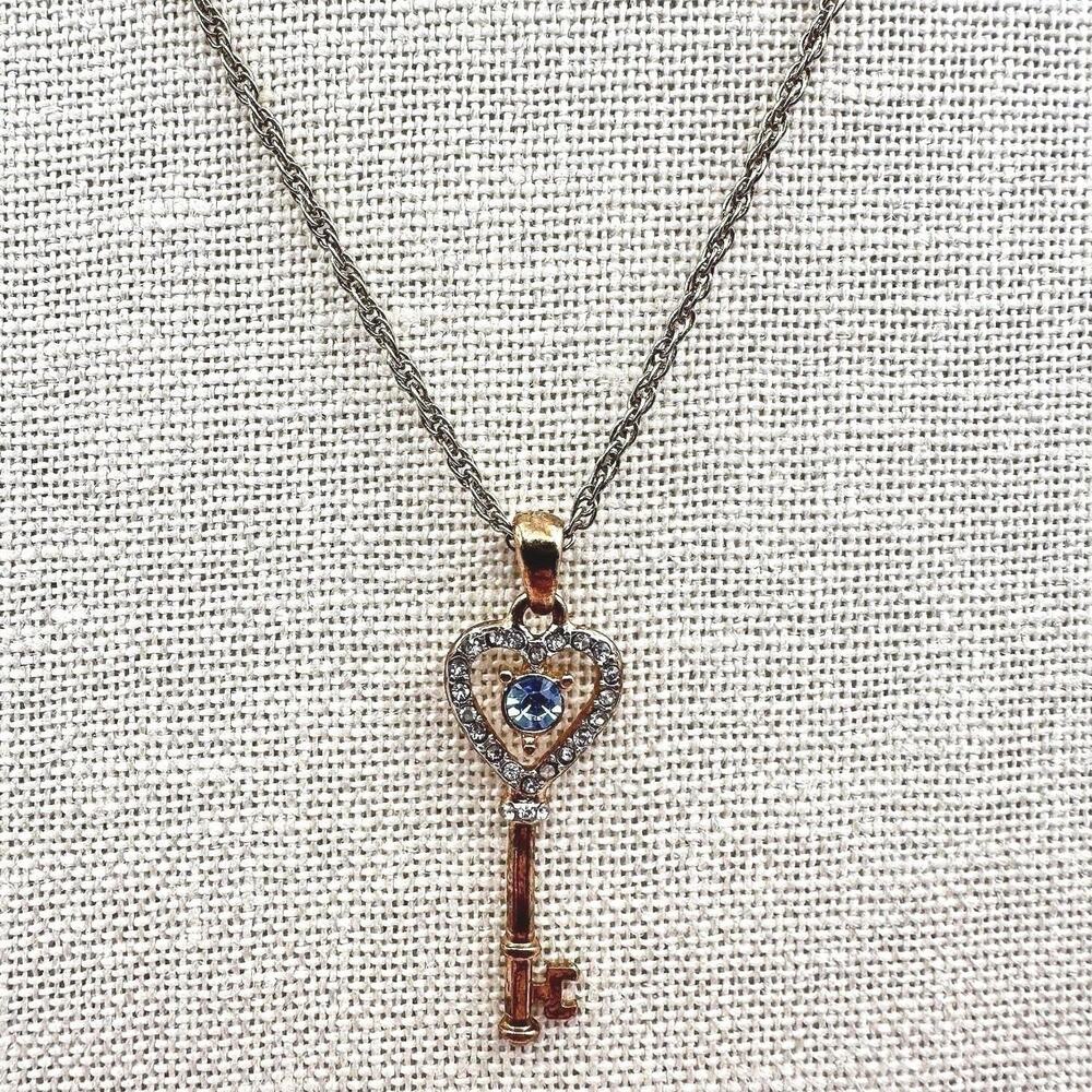 Vintage Y2K Rhinestone Gold Tone Heart Key Pendant Necklace Women's Jewelry